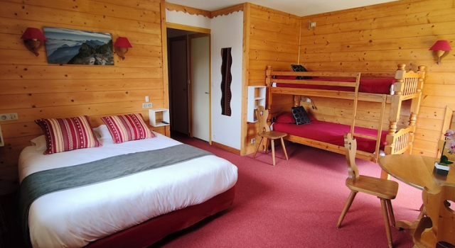 Четырёхместный номер Comfort Logis Hotel Les Playes