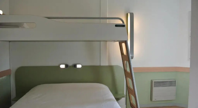 Трёхместный номер Standard с красивым видом из окна ibis budget Chambéry Sud Challes Les Eaux