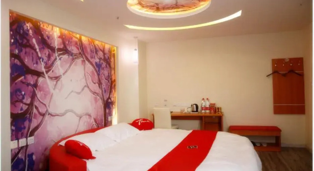 Thank Inn Chain Hotel Shandong ZaozhuangZhou North Tasi Road Government Affairs Center, Book Hotel Hoteller i Tengzhou med parkering, Parkering