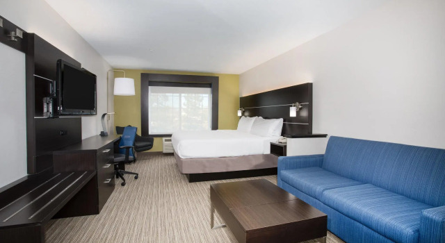 Двухместный люкс Holiday Inn Express & Suites Ft Collins by IHG