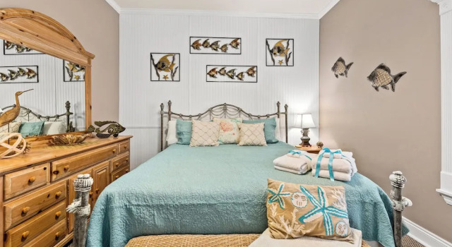 Коттедж Algun Dia - Plush Family-Friendly Home - A Block from Beach
