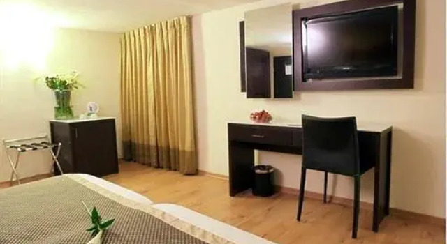 C Hotel Tiberias Boutique, Забронировать Бутик-отель Отели Тверия с парковкой, рядом с Marina, Парковка