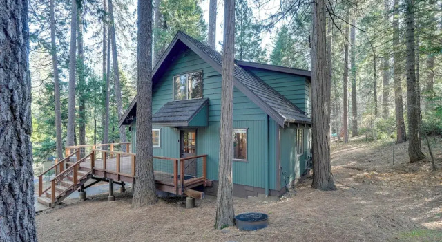 Коттедж с 4 комнатами 3 Mi to Calaveras Big Trees: Group-ready Mtn Cabin