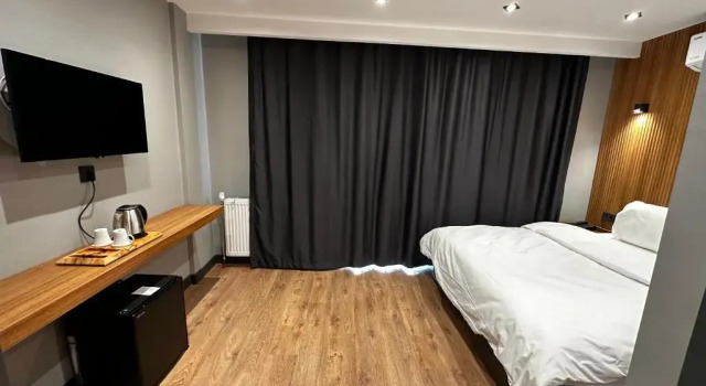 O podwyższonym standardzie dwuosobowy pokój Bademi Hotel