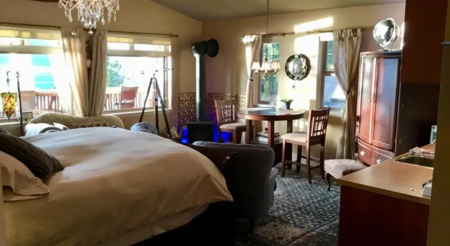 Люкс The Tuwanek Bed and Breakfast