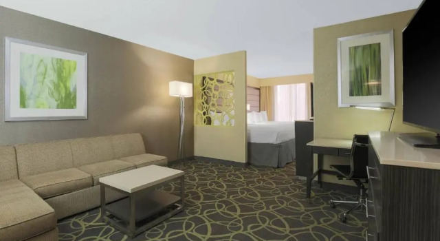 Четырёхместный люкс Executive SpringHill Suites by Marriott Oklahoma City Quail Springs