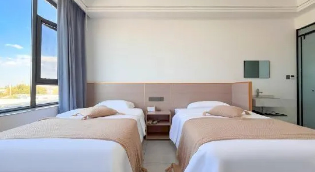 There is a cozy hotel in Dunhuang (Dunhuang Shazhou Night Market Branch, Book Hotel Jiuquan Gansu