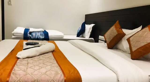 Hotel Flora Suites - Fort, Забронировать Отель Мумбай Mumbai Region, рядом с Набережная Марин-драйв