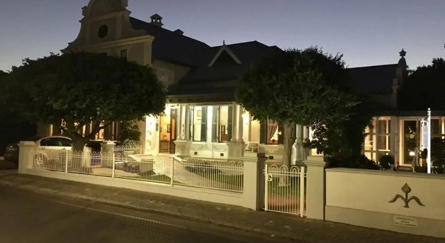 Caledon Villa, Забронировать Вилла Отели Стелленбос с парковкой, рядом с African Art Boutique Stellenbosch, Парковка