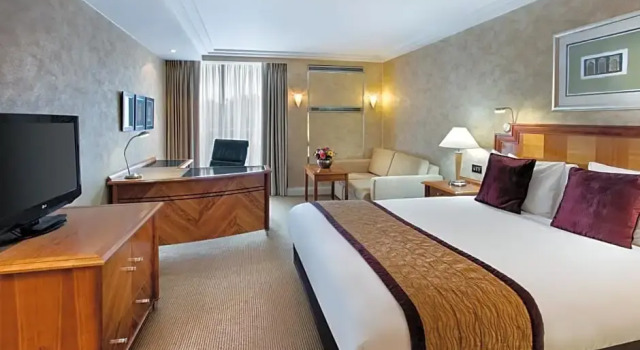 Двухместный клубный номер Standard Crowne Plaza Heathrow