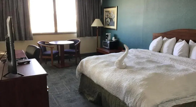 Номер Standard Howard Johnson by Wyndham Gillette
