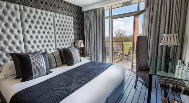 Люкс с балконом The Oxfordshire Golf & Spa Hotel