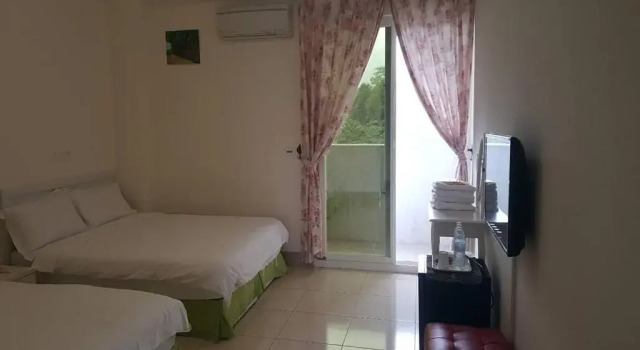 Четырёхместный номер Standard с балконом Dong Pan B&B