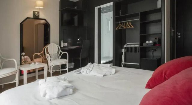 Двухместный номер Standard с видом на бассейн Tropical Hotel
