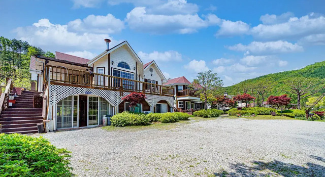 Dalgwa byeoldeul iyagi, Prenota Hotel Seo-myeon Corea del Sud