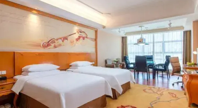 Люкс Superior Vienna International Hotel (Guangzhou South Station Qifu New Estate Branch)