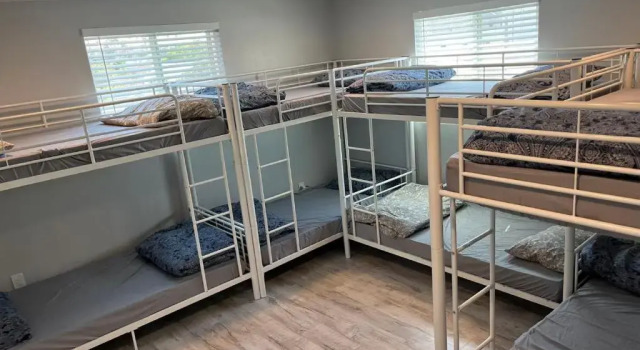 Кровать в общем номере LA Modern Hostel