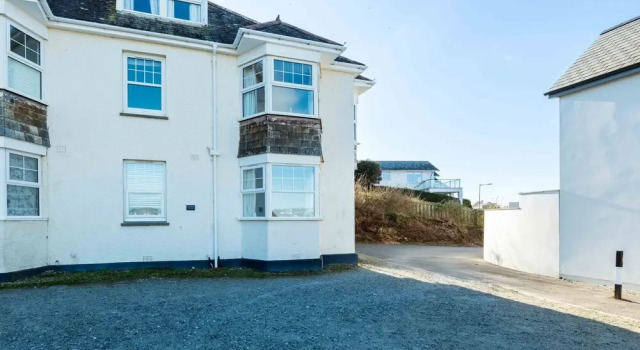 Pinewood Flat 5