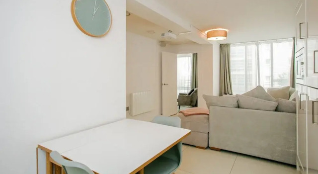 Modern 2 Bedroom Flat In Greenwich