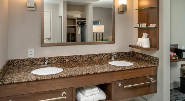 Номер Standard Delta Hotels Huntington Mall
