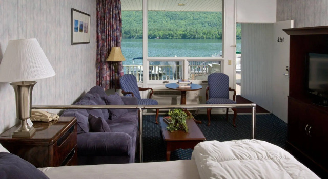 Georgian Lakeside Resort, Забронировать Курортный отель Лейк-Джордж Adirondack Mountains, рядом с Музей «Форт Уильям-Генри»