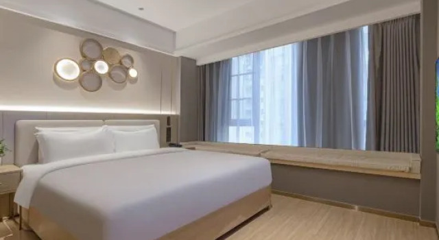 Люкс Deluxe Starway Hotel (Kunming Dianchi Wanda Plaza)