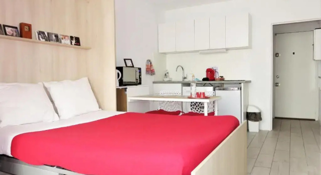 Lumineux Studio 5 mn plages et commerces - Centre-ville - Voiles Blanches avec ascenseur, Rezerwuj Apartament Hotele w Camargue z parkingiem, Parking