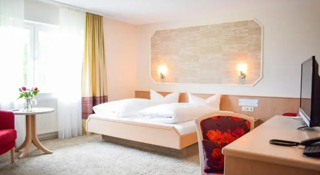 Castell Hotel & Restaurant, Rezerwuj Hotel Leinsweiler Wine Route