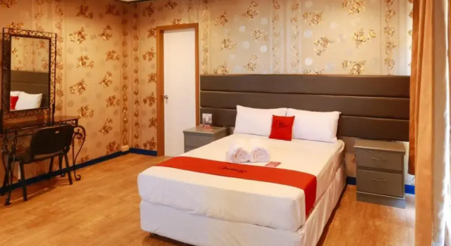 Двухместный номер Standard RedDoorz Plus @ Castle Chateau Iloilo
