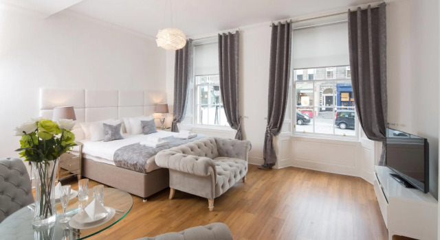 Edinburgh Castle Apartments, Забронировать Апартаменты/квартира Отели Эдинбурга с парковкой, рядом с Johnnie Walker Princes Street, Парковка