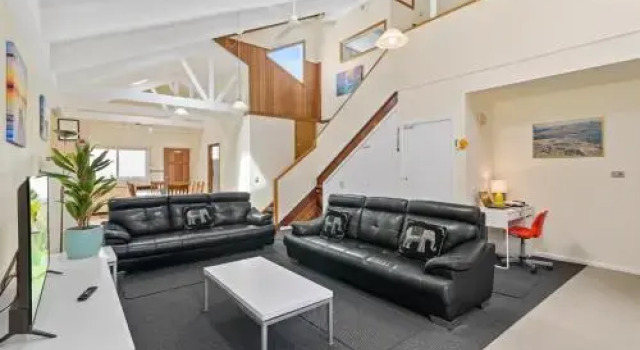 Black Dolphin Waterfront Townhouse - Bay Views, Rezerwuj Hotel Hotele w Phillip Island z parkingiem, Parking