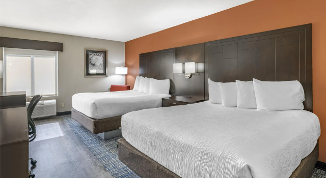 Четырёхместный номер Standard Best Western Plus Lees Summit Hotel & Suites