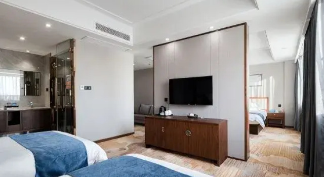 Семейный люкс Asia-American Hotel (Dabuhe Light Rail Station)