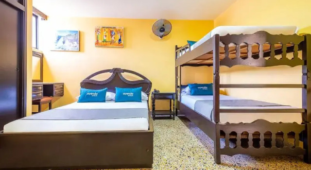 Четырёхместный номер Standard Hotel Almirante