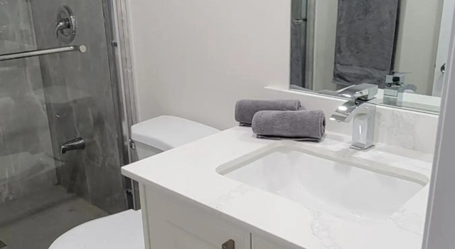 Guest Suite in Whitby, Varaa Matkakoti  
