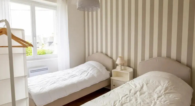 Entre terre et mer, maison de famille pour 6 personnes, Rezervasyon Otel Plomeur otoparklı oteller, Otopark