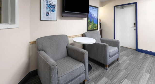 Travelodge by Wyndham Madison Heights MI, Забронировать Отель Стерлинг-Хайтс Detroit Metropolitan Area
