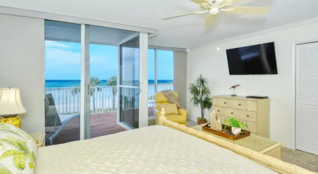 LaPlaya 204D Beach-lovers paradise 200 feet of private beach along the turquoise Gulf of Mexico