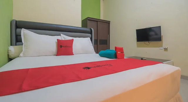Двухместный номер Economy RedDoorz near Living Plaza Balikpapan 2
