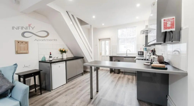 Liverpool Harrow Road Sleeps 6- Infinity Apartment, Varaa Huoneisto Asunnot kohteessa Merseyside, Huoneisto