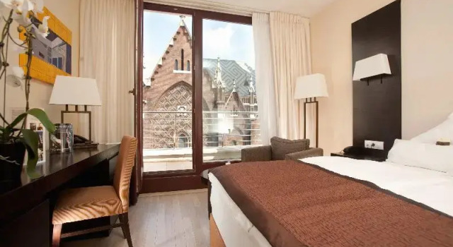 Номер Standard с балконом Lions Garden Hotel