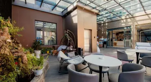 Meet the Oxygen-Rich Stay: Taktse Ancient City Guesthouse, Забронировать Отель Отели Шангри-Ла с парковкой, Парковка
