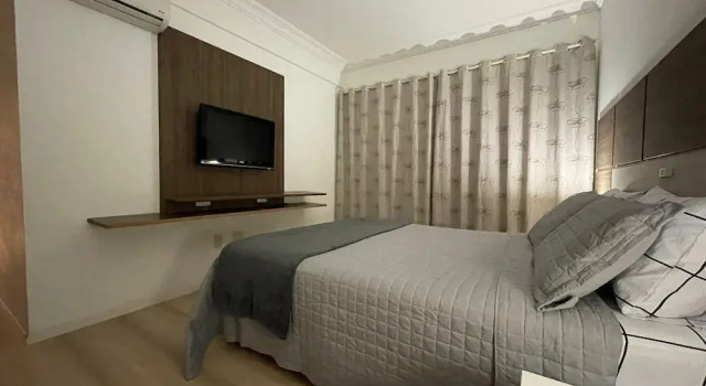 Amplo Apartamento Um Por Andar