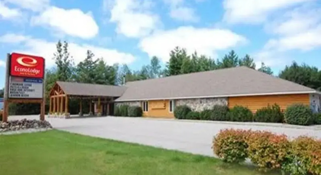 Econo Lodge Inn & Suites, Varaa Hotelli Au Gres Michigan