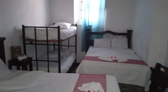 Четырёхместный номер Standard Feathers Hotel & Lounge