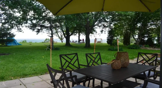 Birds Point Cottage on a Cliff facing Lake Erie., Varaa Lomakoti  