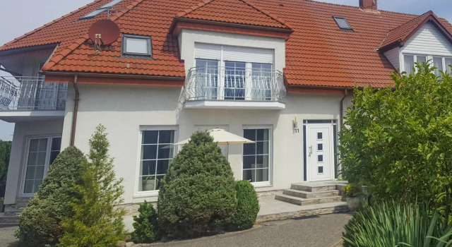 Large, comfortable holiday villa, private garden, Забронировать Дом для отпуска Коттеджи Kolobrzeg Region, Коттедж