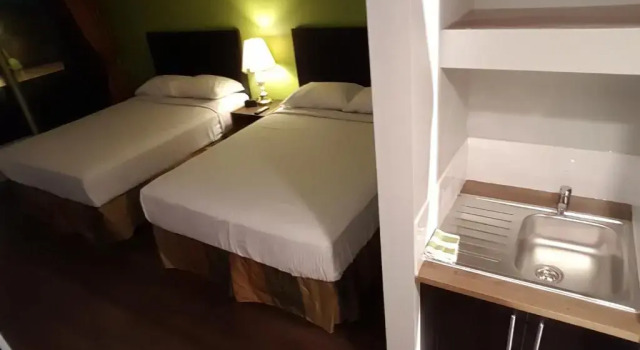 Четырёхместный номер Standard Home Away Inn
