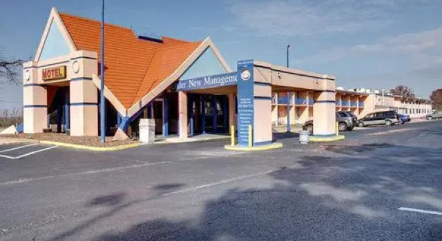 罗拉骑士酒店(Knights Inn Rolla), Boek Hotel Hotels in Missouri met zwembad, Zwembad