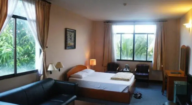 Thanh Long Hotel, Забронировать Отель District 6 